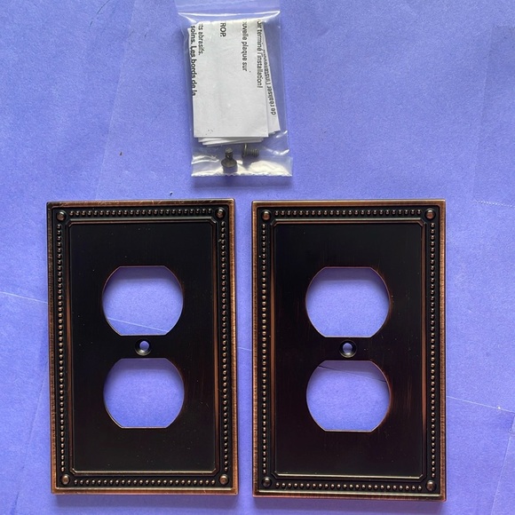 2 Pack Aged Bronze Duplex Outlet Cover Plates - NWOT - Picture 2 of 7